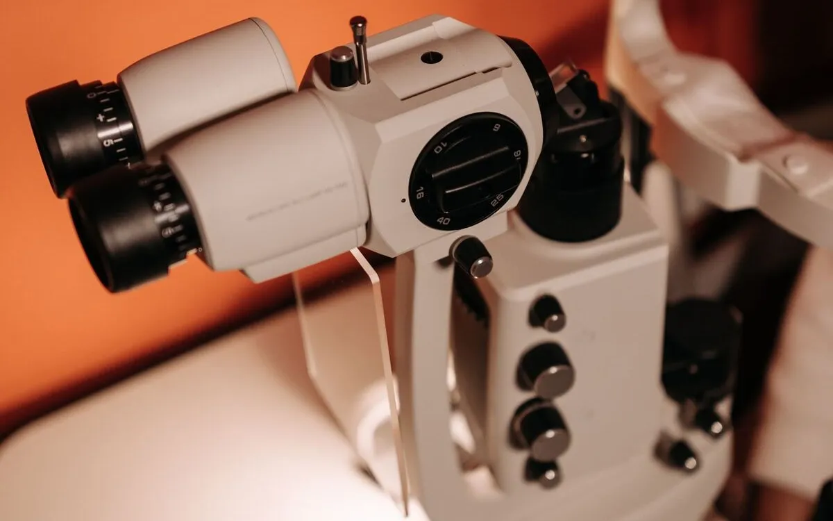 Close-up of a slit lamp used to examine the eyelids and eye surface
